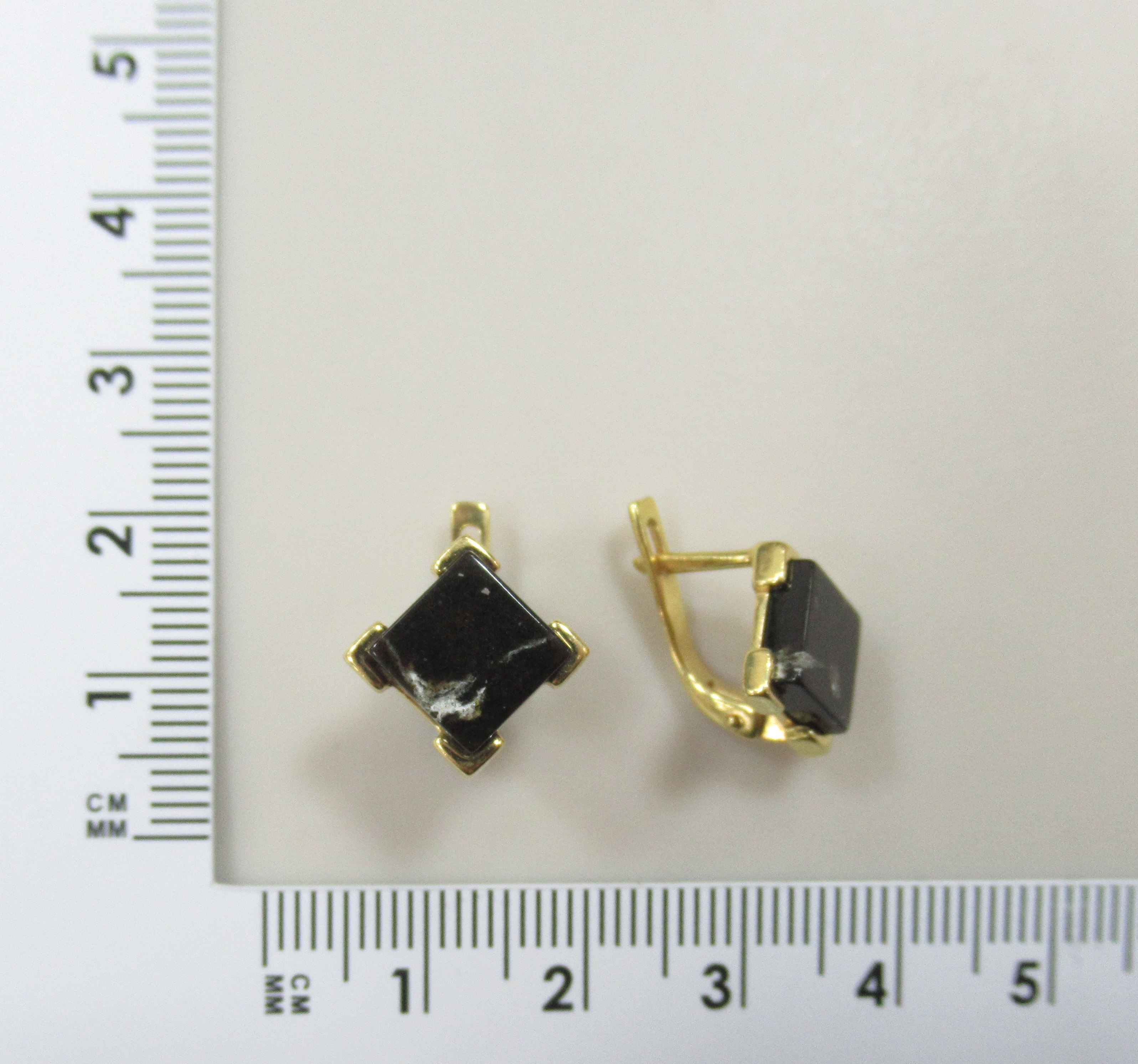 Серебряные серьги с янтарем